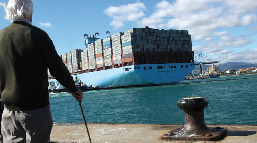 El &quot;Maersk Mc-Kinney Moller&quot; prosigue su rumbo tras su primera escala en Algeciras