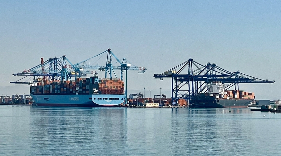 El tráfico de contenedores acelera en agosto en Valenciaport