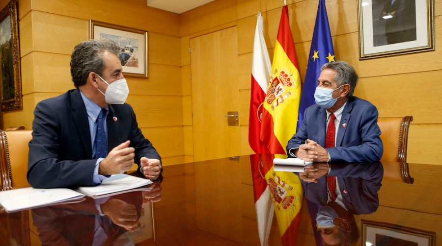 En su primera visita institucional, Francisco Mart&iacute;n explic&oacute; al presidente de Cantabria tanto la situaci&oacute;n actual del puerto como las perspectivas futuras.