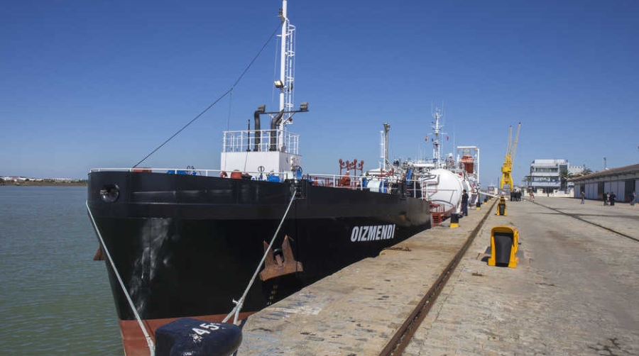 Cepsa estrena en Huelva su nuevo buque de suministro multiproducto para GNL y fueloil