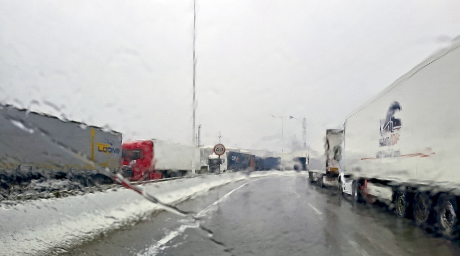 El Puerto de Algeciras tiene cerrado el acceso a camiones al estar completas las zonas de aparcamiento.