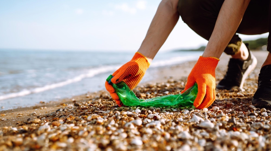 PortCastelló organiza una campaña de limpieza solidaria de playas