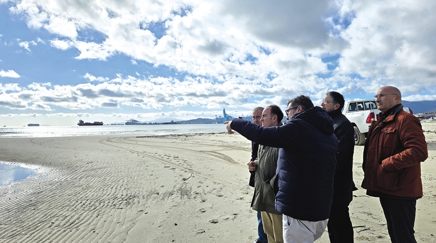 El objeto de esta visita fue supervisar la situación actual de la playa de El Rinconcillo tras el paso de la borrasca Francis.