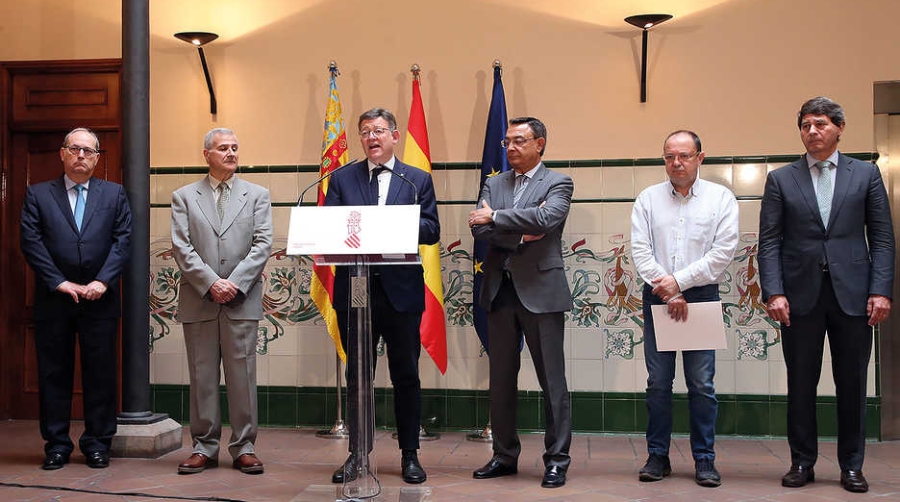El presidente Puig con los miembros del CEC, presidido por Sebasti&aacute;n Pla.