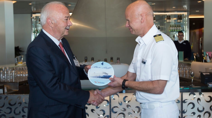 Primera escala en Tenerife del crucero&nbsp;&ldquo;Mein Schiff4&quot;