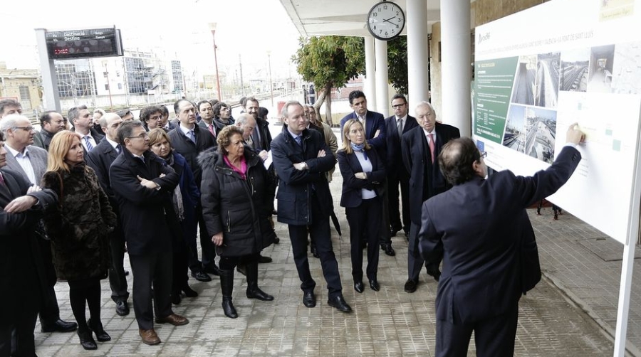 Pastor se interesa por el estado de las &quot;infraestructuras productivas&quot; de la Comunitat