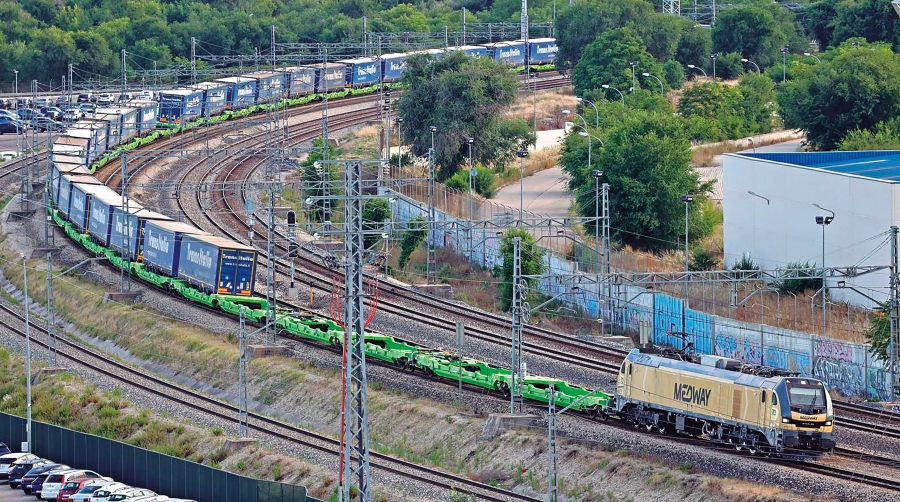 Adif abre la puerta a que en el corredor Murcia-Madrid se opere como autopista ferroviaria