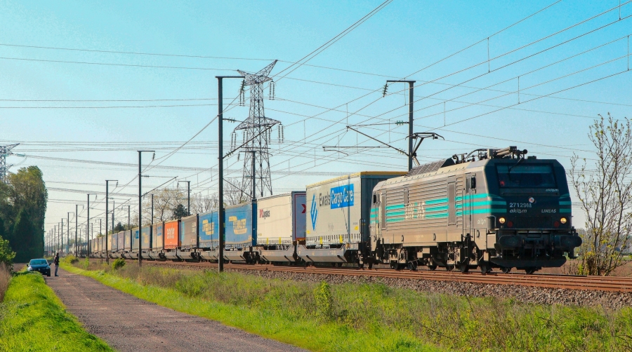 Tren de CargoBeamer entre Calais y Perpiñán.