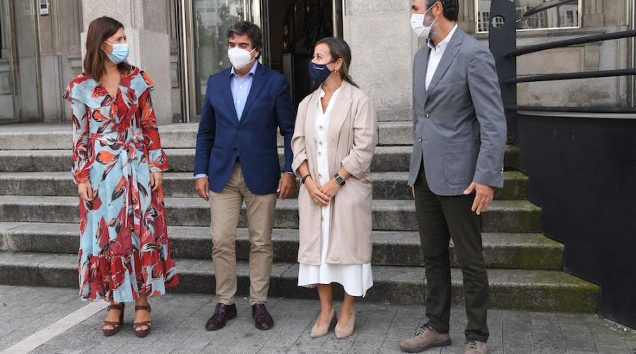 Desde la izquierda: Pilar Parra, directora corporativa de Puertos del Estado; Mart&iacute;n Fern&aacute;ndez Prado, presidente de la Autoridad Portuaria de A Coru&ntilde;a; Ethel V&aacute;zquez, conselleira de Infraestruturas de la Junta de Galicia; Juan D&iacute;az Villoslada, concejal de Urbanismo del Ayuntamiento de A Coru&ntilde;a.