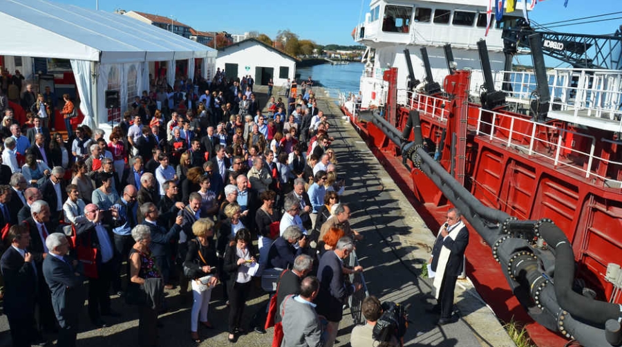 El bautismo de la draga &quot;Hondarra&quot; en el Puerto de Baiona refleja la colaboraci&oacute;n vasco-aquitana