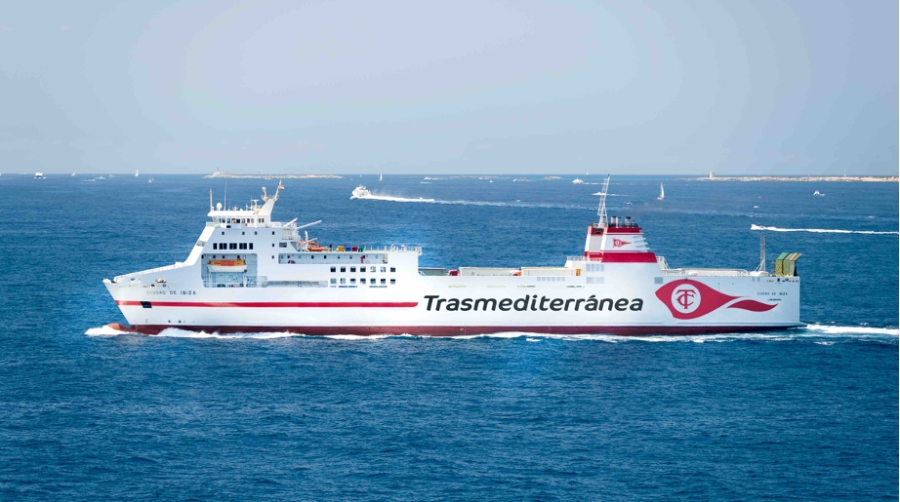 Naviera Armas activa el suministro el&eacute;ctrico del Puerto de Almer&iacute;a&nbsp;