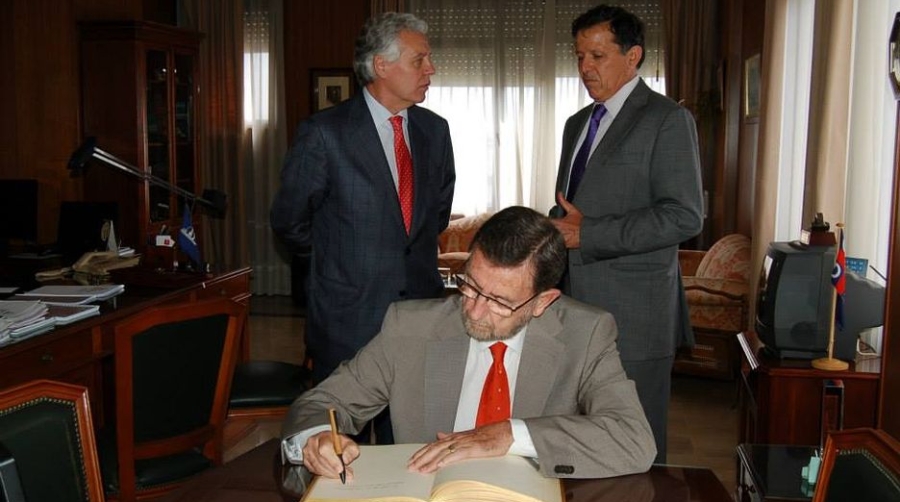 El presidente del Parlamento andaluz apoya el desarrollo de infraestructuras del Puerto de la Bah&iacute;a de C&aacute;diz