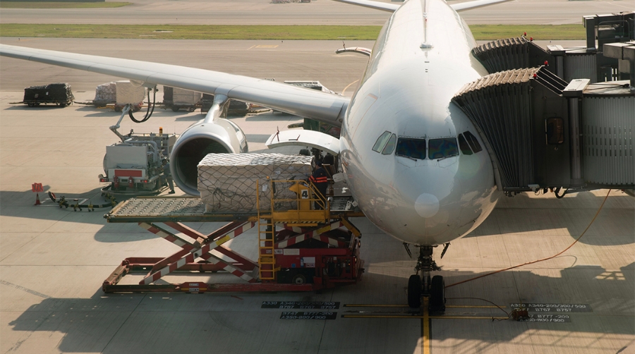 La carga a&eacute;rea sigue bajo los efectos del Covid y cae un 28,3% hasta julio