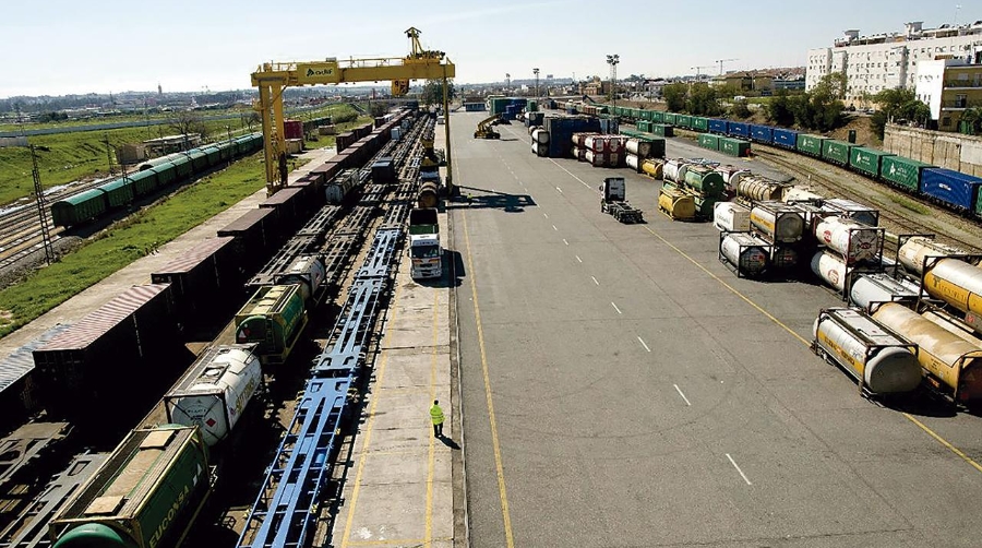 Adif renueva la infraestructura de la terminal intermodal de La Negrilla