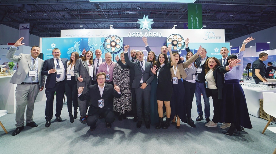 ASTA ADRIA reunió en la feria TransLogistica Poland, celebrada a primeros de mes, a parte de su equipo de las oficinas de Skopie, Bucarest, Varsovia, Praga y Valencia. La firma celebró un cóctel el día 6 de noviembre que reunió a 150 invitados, clientes y colaboradores.