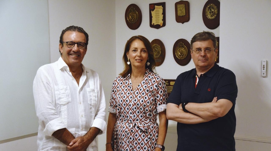 Enrique Sánchez, tesorero, Carmen Herrero, presidenta y José Manuel Romero, secretario del Colegio de Agentes de Aduanas de Sevilla.