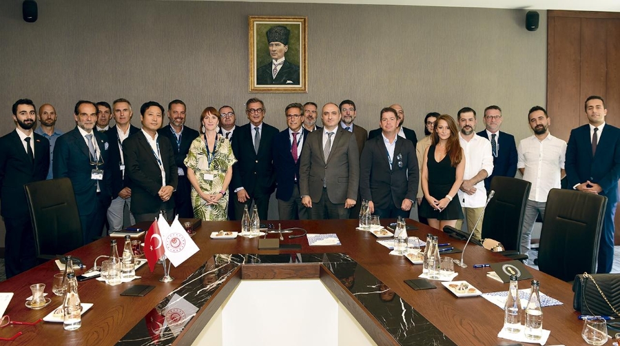 La delegación del Puerto de Algeciras con responsables de HIB, entre ellos su secretario general, Abdullah Keskin.