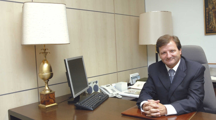 Antonio Llobet seguir&aacute; cuatro a&ntilde;os m&aacute;s al frente del Consejo General de Aduanas