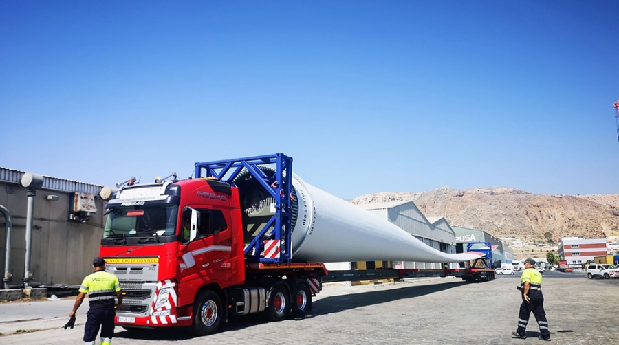 El Puerto de Almer&iacute;a recibe un nuevo env&iacute;o de palas e&oacute;licas que se exportar&aacute;n a Alemania