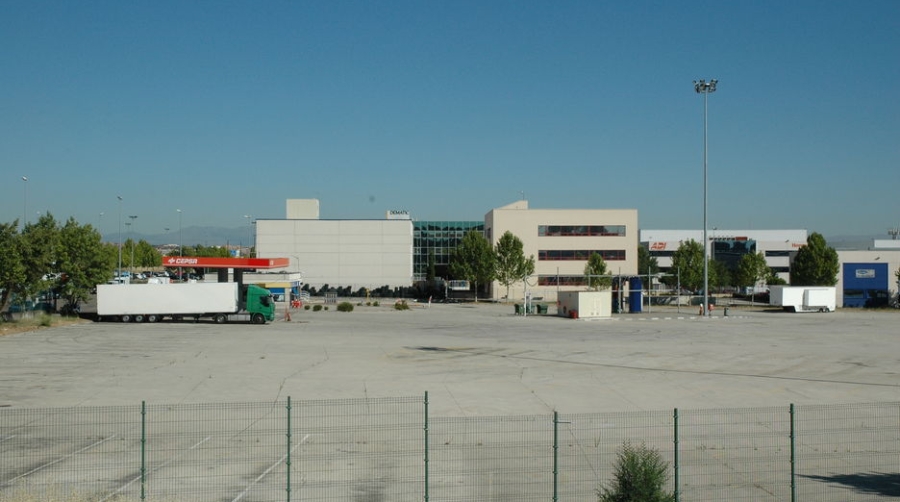 Centro de Transportes de Coslada vende el aparcamiento de camiones y las gasolineras