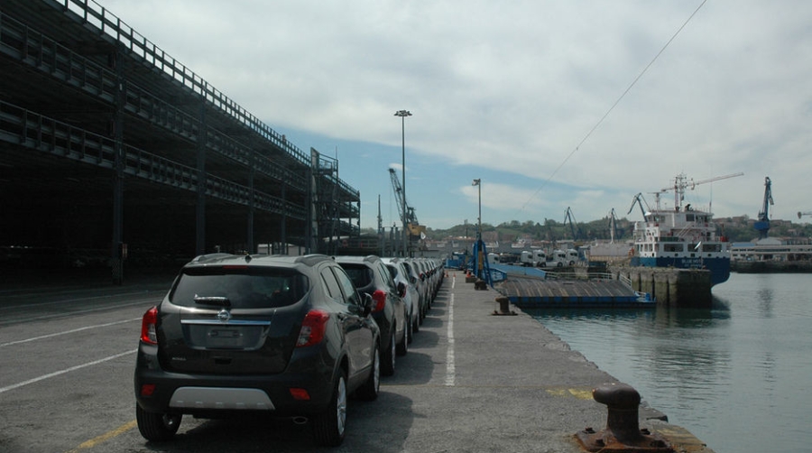 Los sider&uacute;rgicos y los autom&oacute;viles sustentan la subida del tr&aacute;fico en Pasaia un 11,7% hasta mayo
