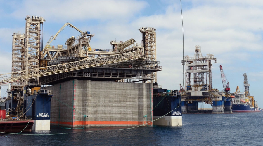 Construcci&oacute;n de cajones para el Dique de la Esfinge.