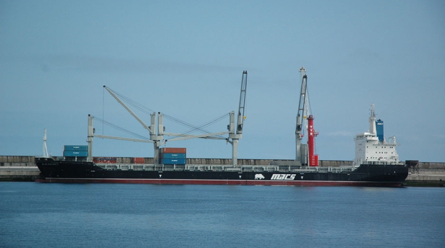 El &ldquo;Blue Master II&rdquo; de MACS, que opera el servicio Europa-&Aacute;frica del Sur, en su primera escala en Bilbao en 2013. Foto J.P.