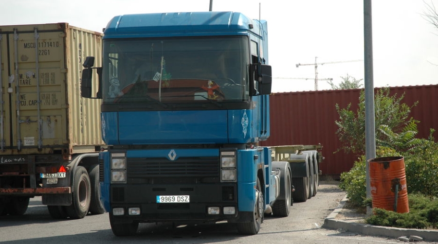 La CNC multa con casi medio mill&oacute;n de euros al sector del transporte de contenedores en Madrid