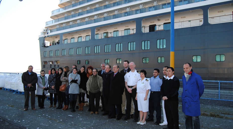 Puerto y Ayuntamiento de A Coru&ntilde;a canalizan la donaci&oacute;n a entidades ben&eacute;ficas de 20 toneladas de menaje de hogar del "Queen Victoria"&nbsp;