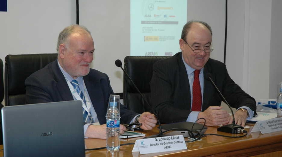 Eduardo Llinas, director de Grandes Cuentas de ARTAI Seguros y Miguel &Aacute;ngel Ochoa, presidente de la Fundaci&oacute;n Corell, en la inauguraci&oacute;n de la Jornada. Foto I.Pe&ntilde;a.