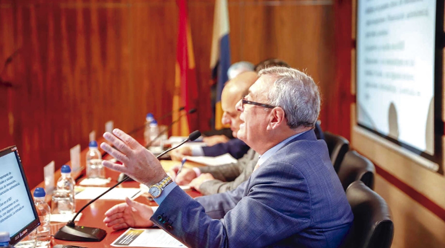 La Conferencia estuvo a cargo de Salvador Miranda, economista y abogado.