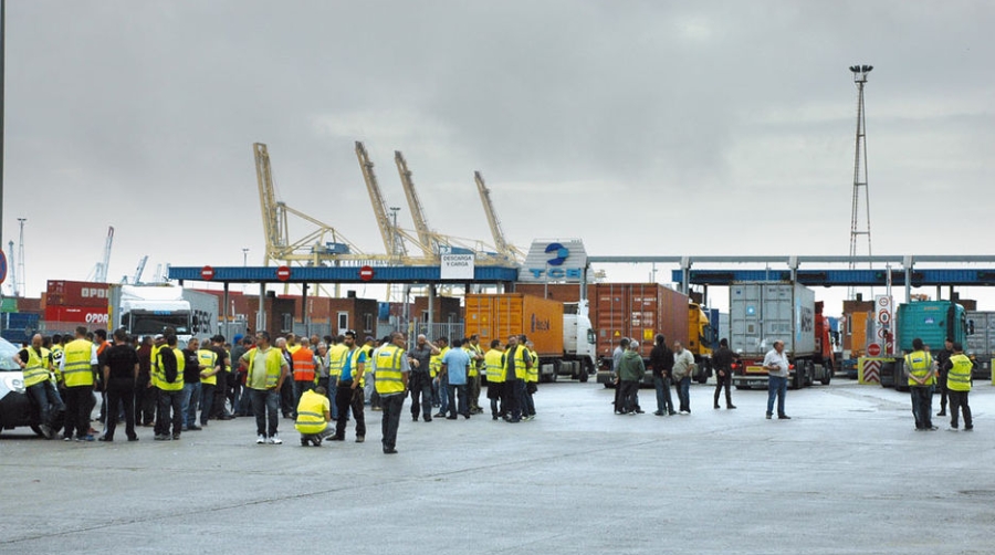 Los aut&oacute;nomos de contenedores de Barcelona vuelven al trabajo tras cinco d&iacute;as de paro