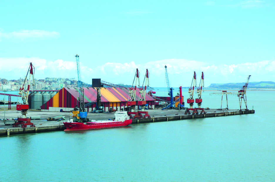 Los graneles s&oacute;lidos mantienen en positivo el tr&aacute;fico del Puerto de Santander hasta octubre