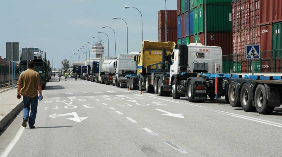 La actividad del Puerto de Barcelona caer&aacute; a m&iacute;nimos esta semana por el paro del transporte