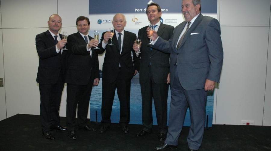 La comunidad portuaria de Barcelona afronta un 2014 en clave positiva