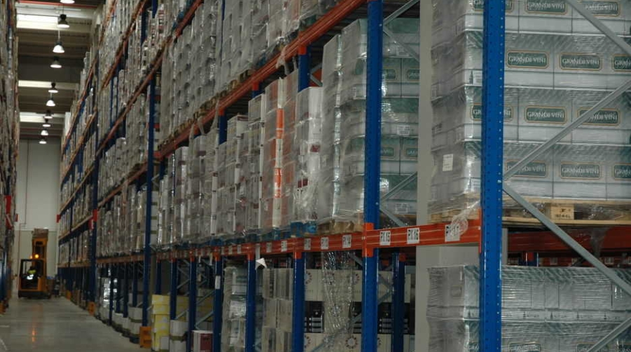 El Almacenamiento muestra cierto dinamismo hasta mayo frente a la debacle del transporte mar&iacute;timo