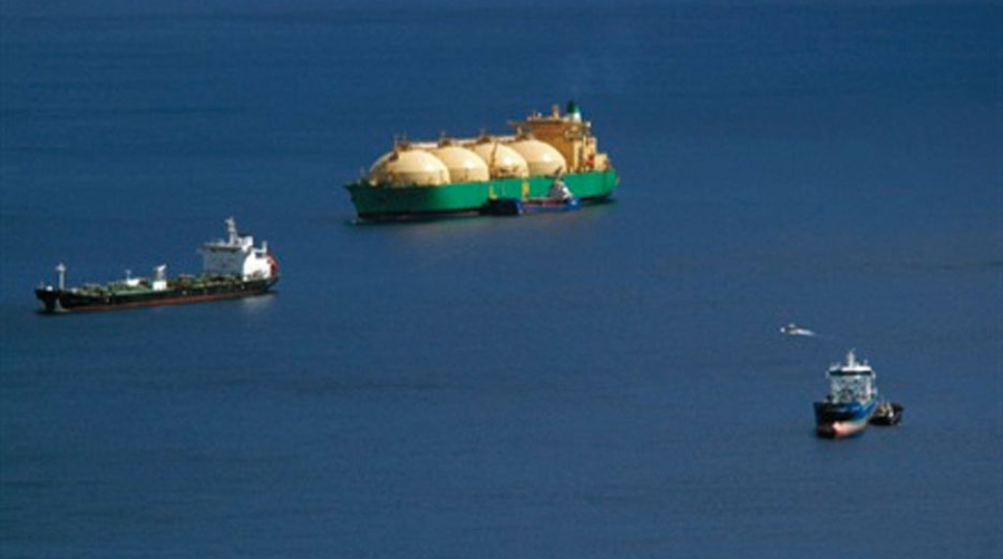 El Puerto de Santa Cruz de Tenerife, uno de los cuatro del mundo que suministran combustible RMK500
