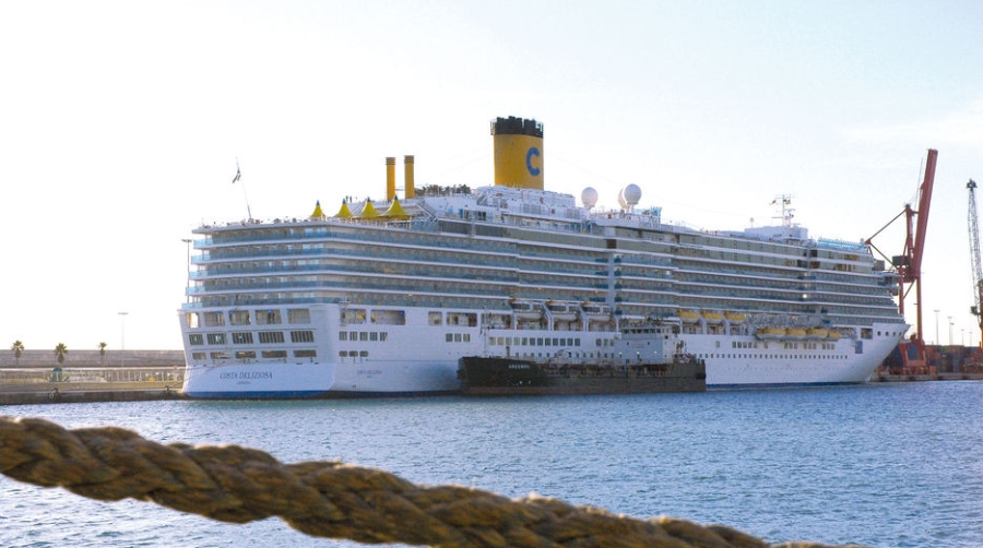 Un fallo t&eacute;cnico durante el atraque retiene al crucero &quot;Costa Deliziosa&quot; en el Puerto de Valencia