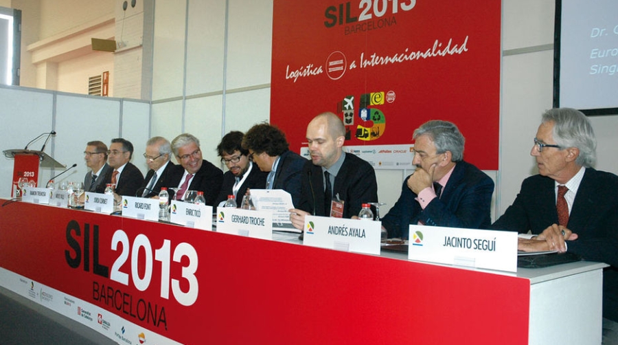 Andr&eacute;s Ayala: "En Espa&ntilde;a el tren no es s&oacute;lo un deseo incumplido sino un fracaso permanente de los sucesivos gobiernos"