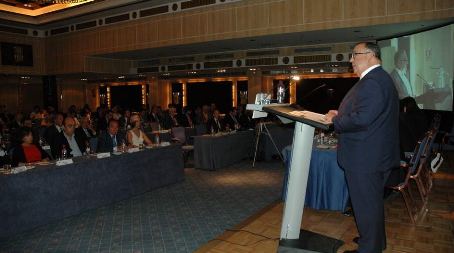 Montero recuerda que los convenios no tienen sentido si las empresas desaparecen