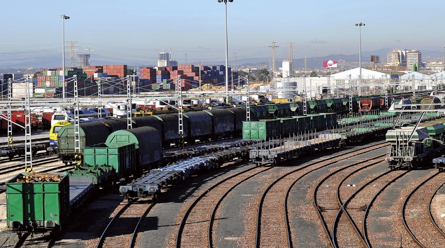 Adif licita la adecuación del ancho mixto en la terminal de Valencia-Font de Sant Lluís