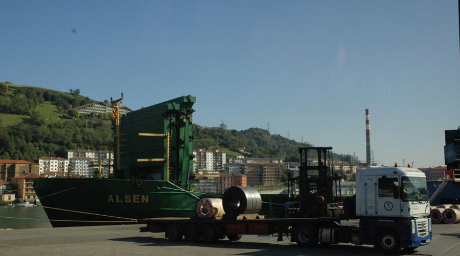 El tr&aacute;fico de mercanc&iacute;as en Pasaia confirma su mejor&iacute;a en noviembre aunque el acumulado a&uacute;n registra una ca&iacute;da del 7,8%
