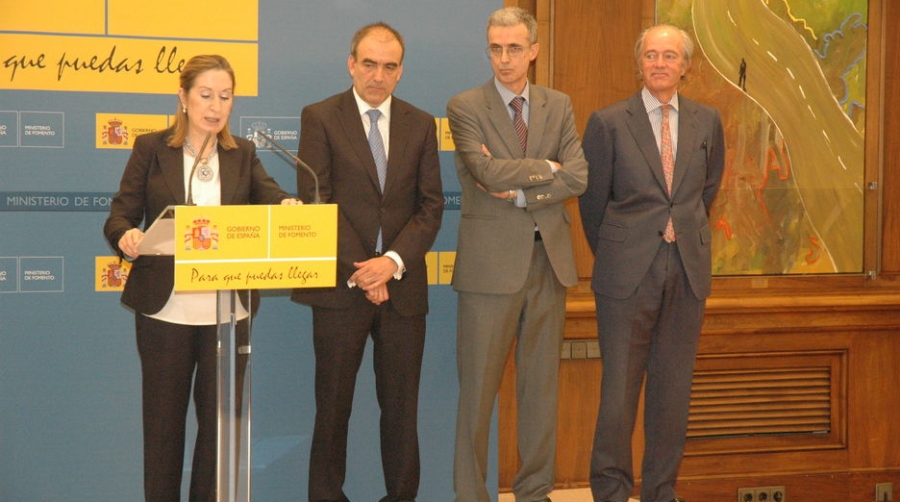 Pastor subraya los grandes retos pendientes en materia de conectividad ferroportuaria