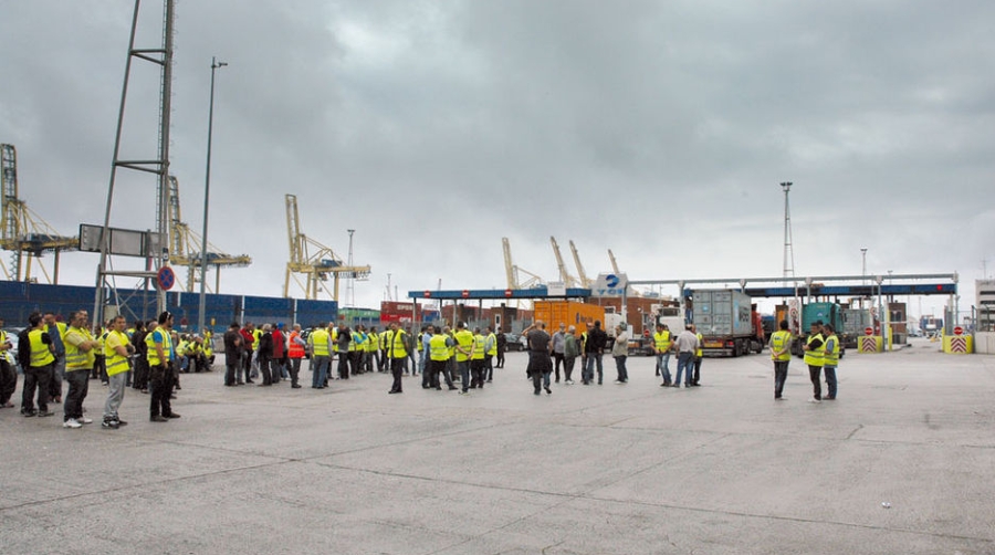 Los aut&oacute;nomos del contenedor de Barcelona vuelven ma&ntilde;ana al trabajo