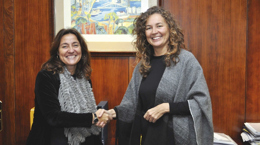 Las presidentas de Puertos del Estado y de la AP de Barcelona, Ornella Chac&oacute;n y Merc&egrave; Conesa.