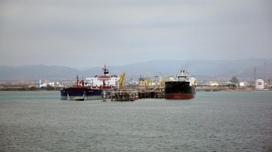 España pide a la OMI reforzar la regulación de operaciones de transbordo de petróleo
