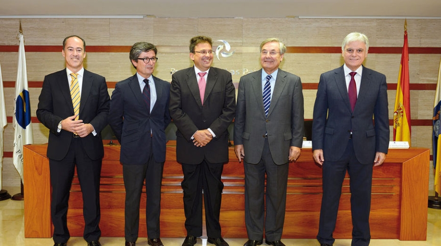 La Autoridad Portuaria de Las Palmas ayuda al traslado del fondo documental de Juan Negr&iacute;n