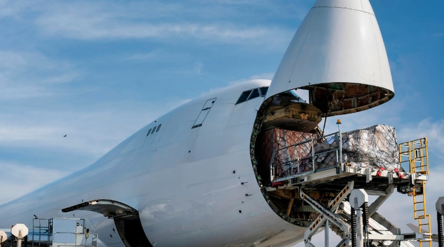 La demanda de carga aérea mundial alcanzó un máximo histórico en marzo