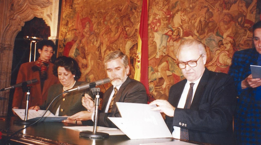 La alcaldesa de Valencia, Rita Barberá,; el presidente de la Generalitat Valenciana, Joan Lerma; y el presidente de la Autoridad Portuaria de Valencia, Fernando Huet, firmaron el acta de constitución para la creación de la Zona de Actividades Logísticas del Puerto de Valencia.