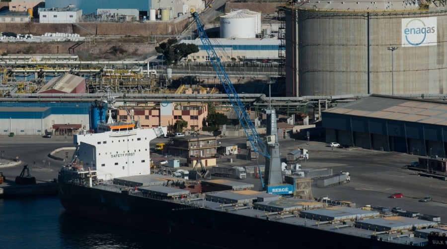 Cartagena se consolida como primer puerto de Espa&ntilde;a en tr&aacute;fico de graneles